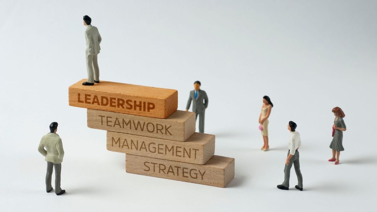 Liderazgo, Desarrollo profesional, Talento joven, Toma de decisiones, Cultura corporativa, Habilidades directivas